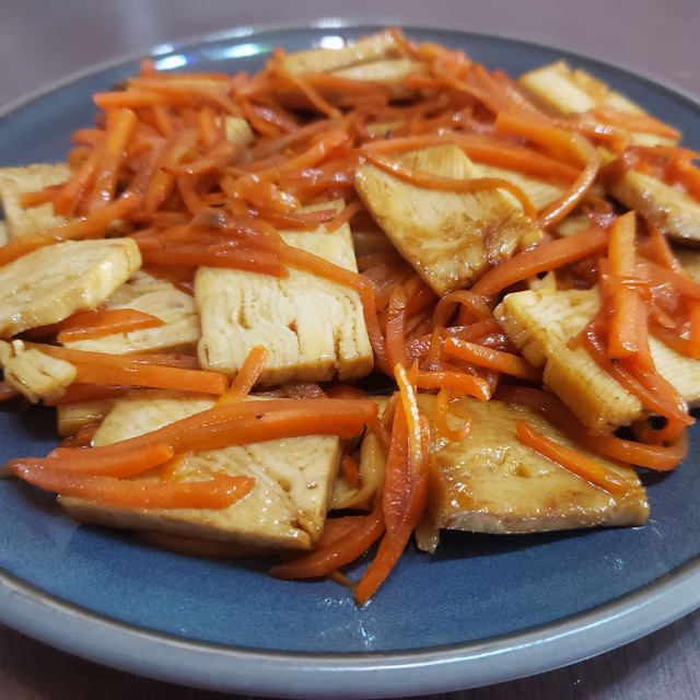 红萝卜丝炒五香豆腐