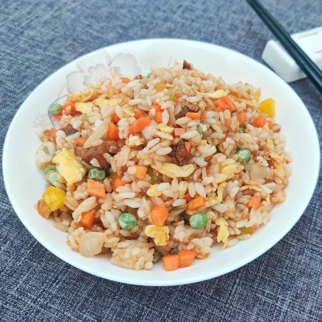 五彩炒米饭