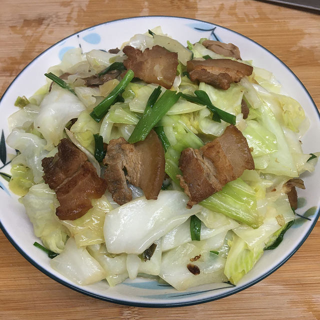 五花肉炒包心菜