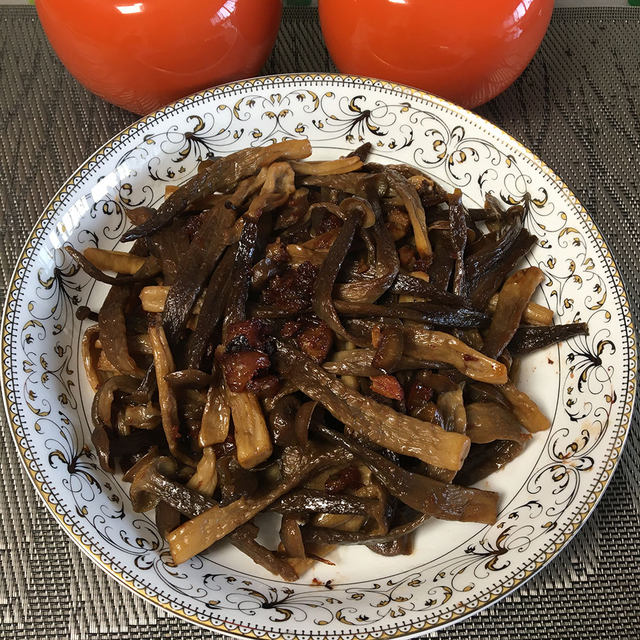 肉末炒鹿茸菇