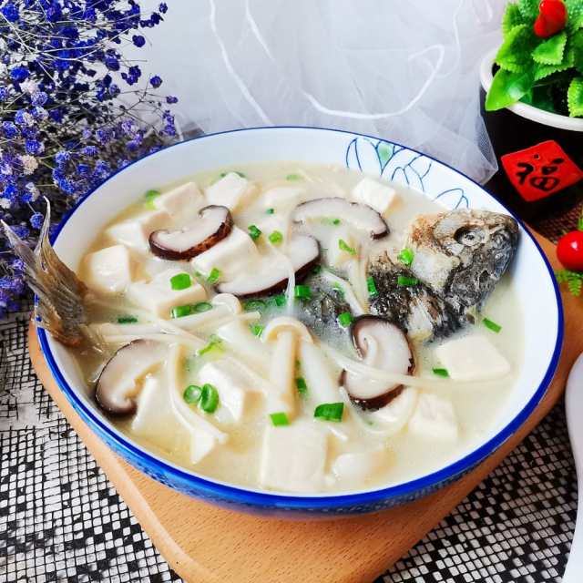 鲫鱼菌菇豆腐汤