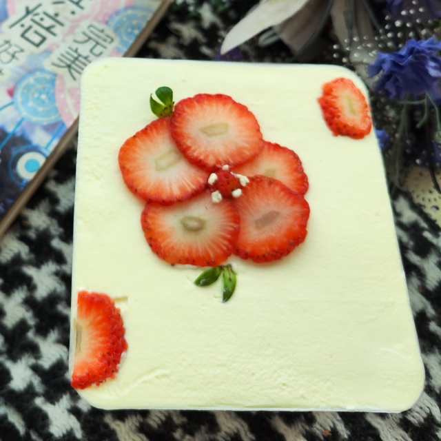 草莓盒子蛋糕
