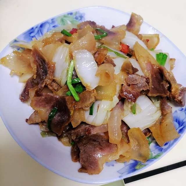 腊肉炒娃娃菜