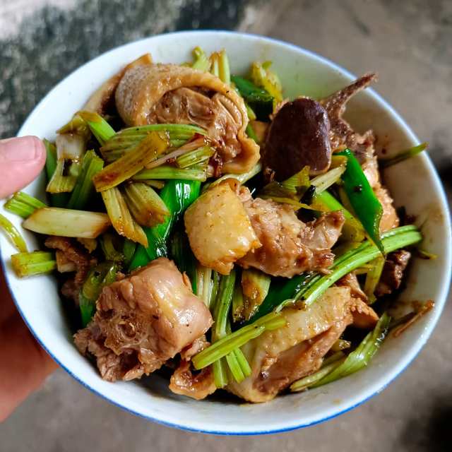 蒜苗芹菜炒鸡肉