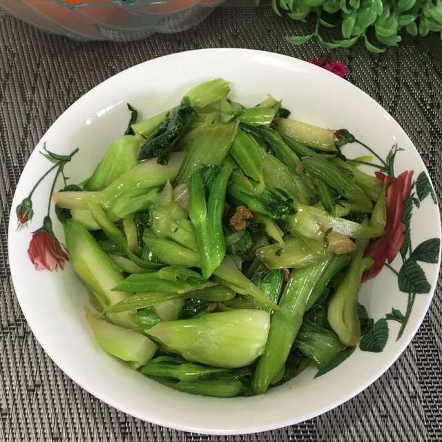 蒜片油渣炒菜芯