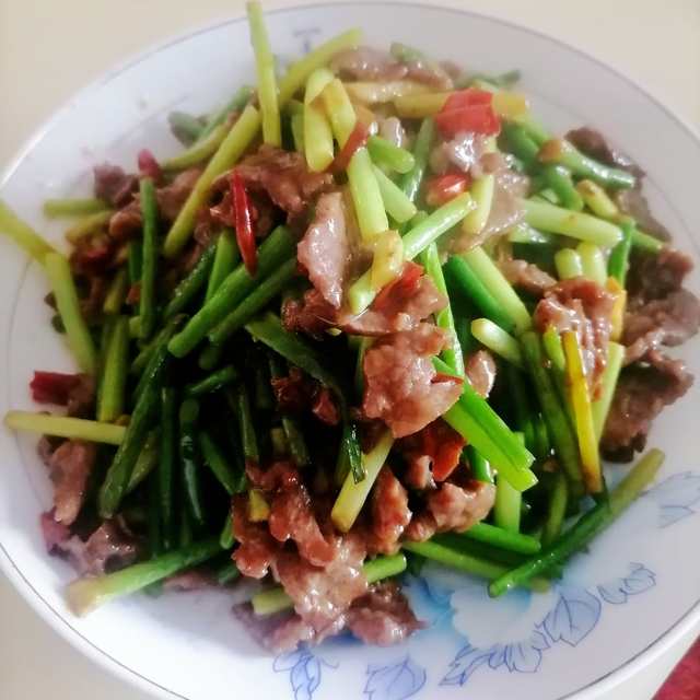 蒜苔炒牛肉