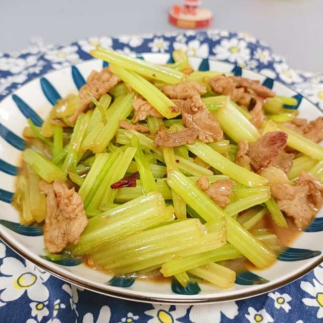 芹菜炒肉