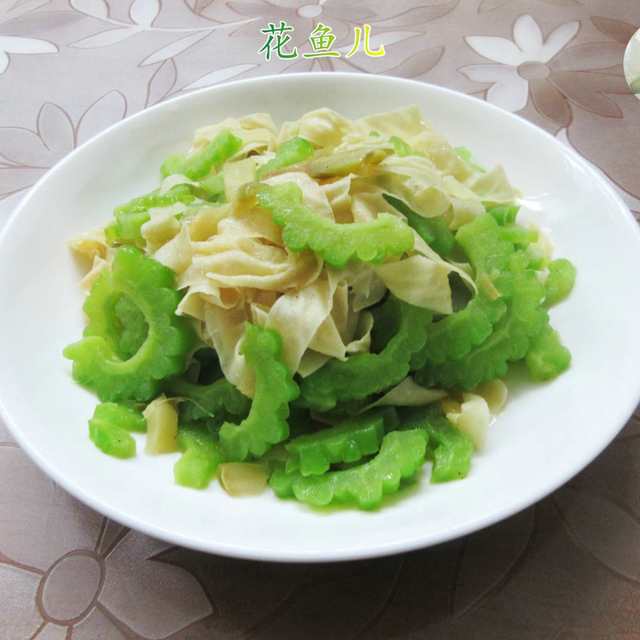 榨菜丝豆腐皮炒苦瓜