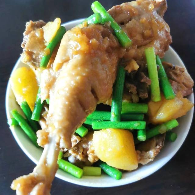 鸡肉土豆炒蒜苔