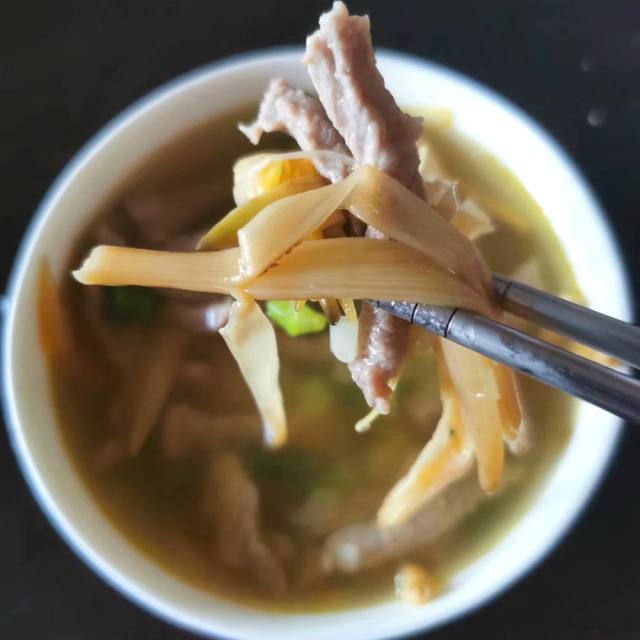 黄花菜肉丝汤