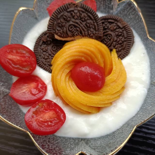 Oreo mango mixed with yogurt