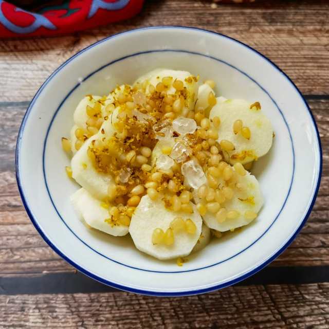 Steamed Yam with Osmanthus and Pine Seeds