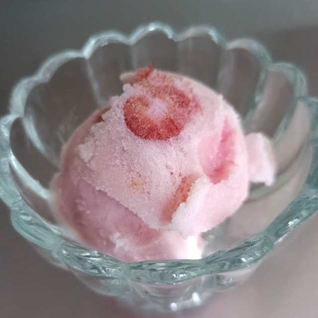 樱桃酸奶冰淇淋
