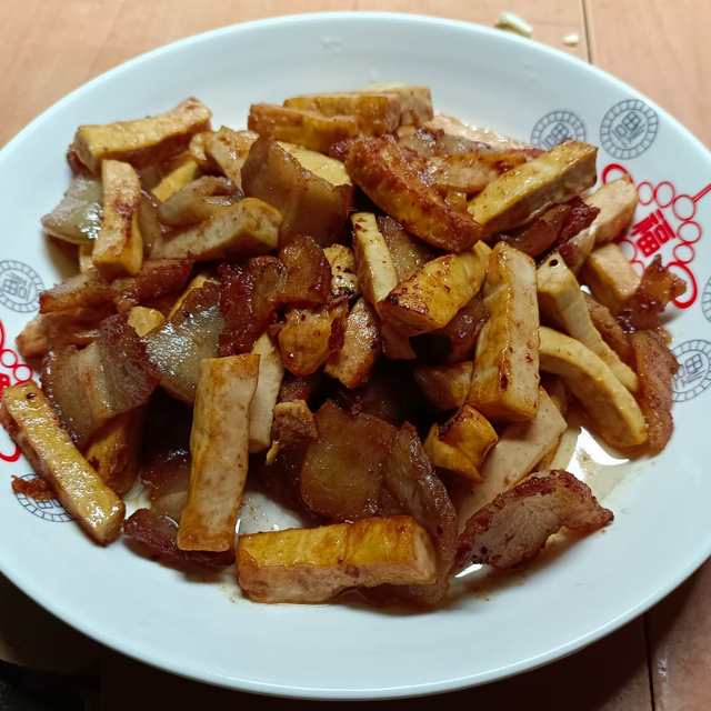 五花肉炒豆腐饼