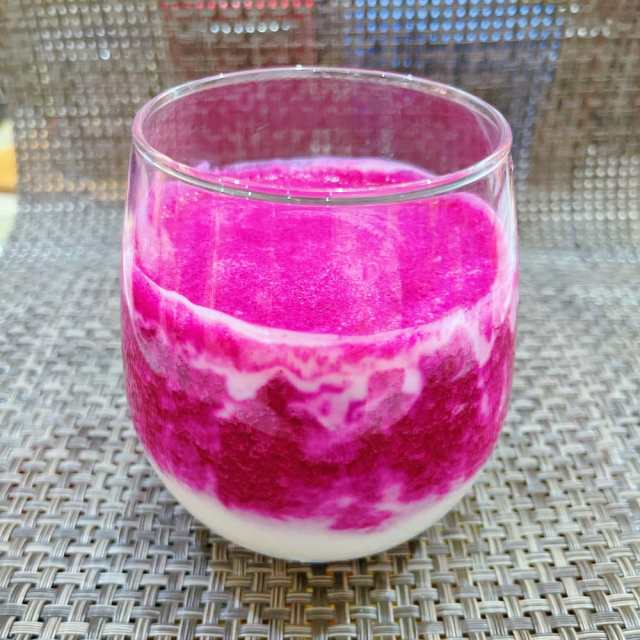 酸奶火龙果汁