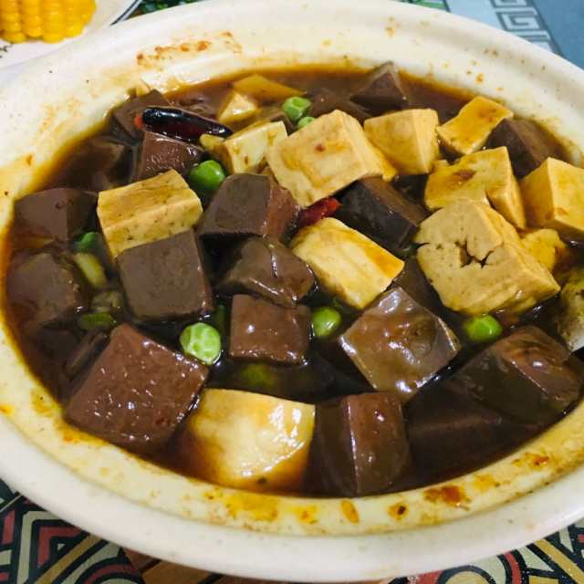 砂锅鸭血豆腐煲