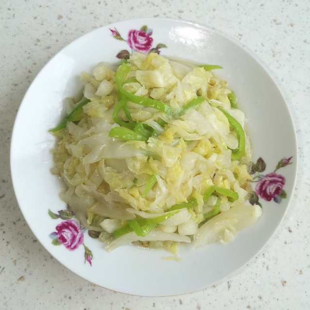 尖椒炒圆白菜