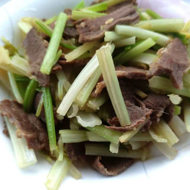 肉片炒白芹菜