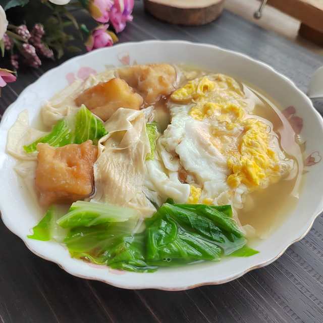 煎蛋青菜豆皮汤