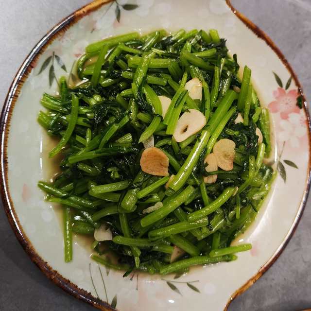 蒜片炒茼蒿