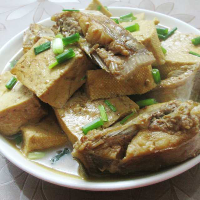 橡皮鱼炖豆腐