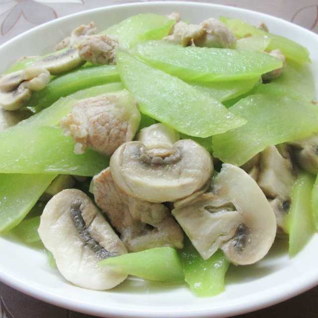 蘑菇瘦肉片炒莴笋