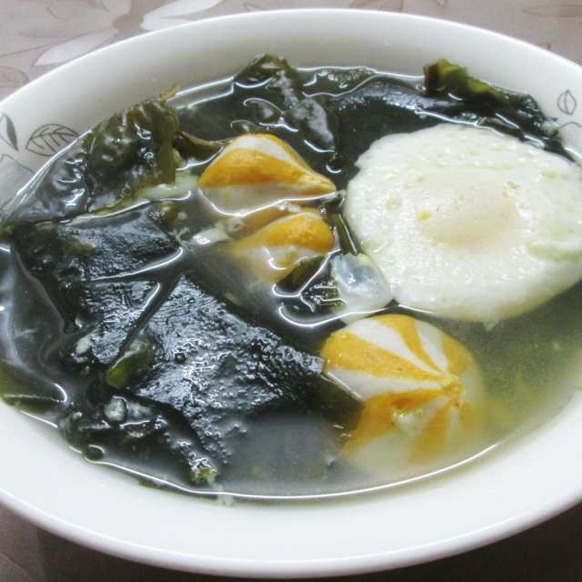 鸡蛋鱼籽包裙带菜汤