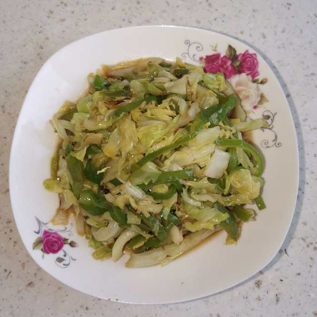 尖椒炒圆白菜