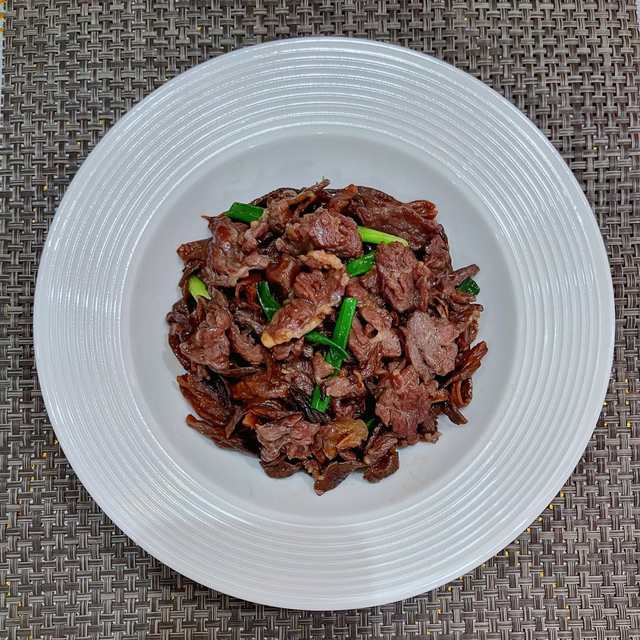 鹿茸菇炒牛肉