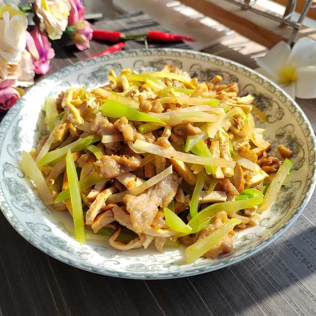 苤蓝豆干炒肉丝