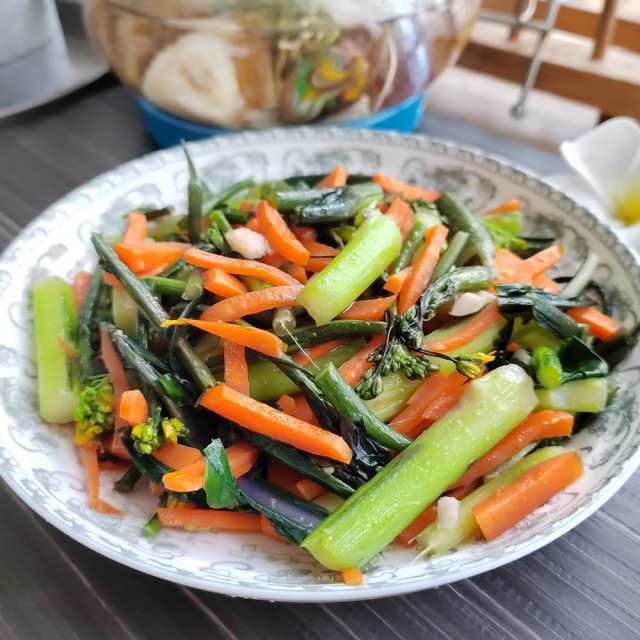 胡萝卜炒红菜苔