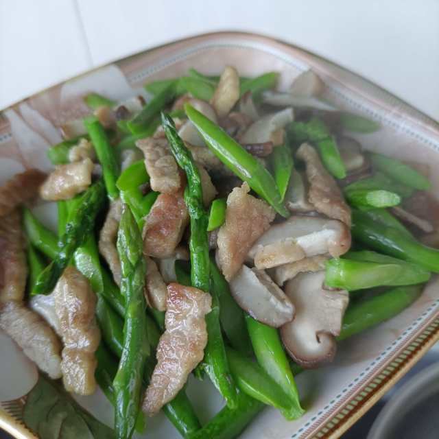 精肉香菇炒芦笋