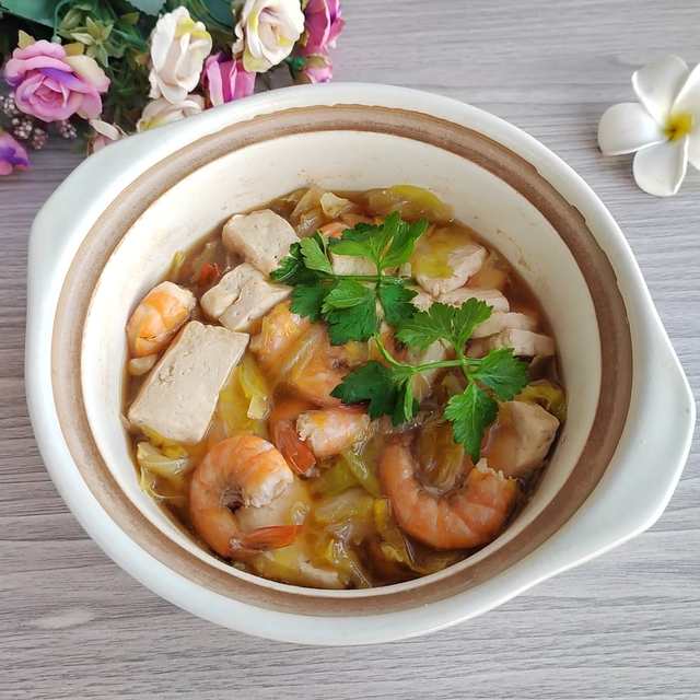 鲜虾包菜豆腐煲