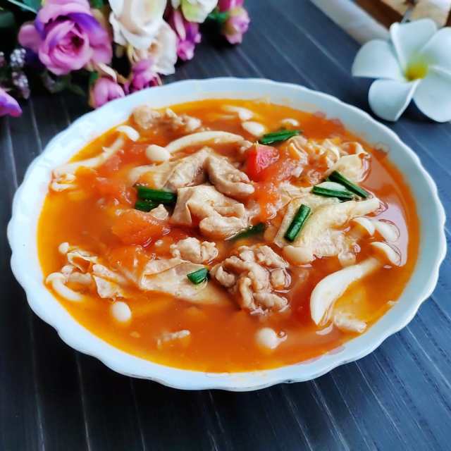 肉片海鲜菇番茄豆皮汤