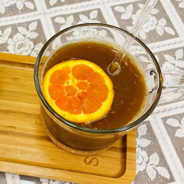 目前咖啡店最流行的橙式咖啡系列：冰橙乌龙美式咖啡
