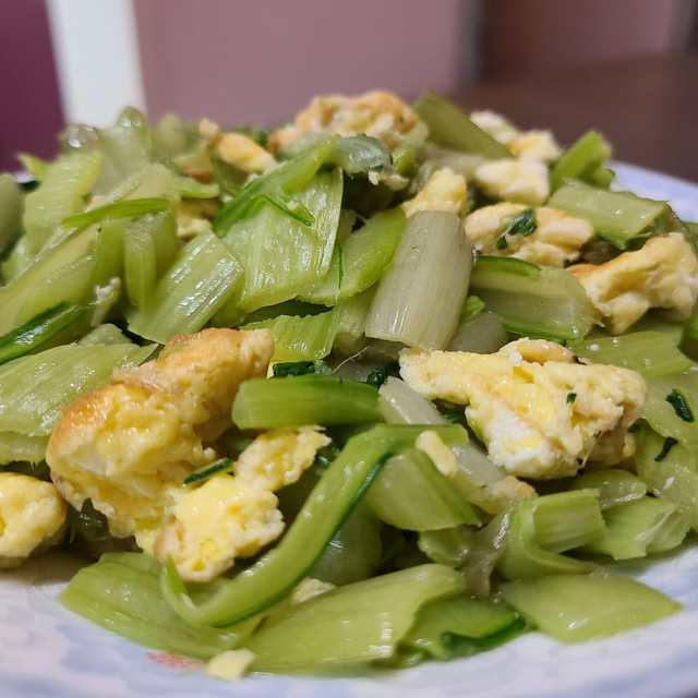 莙荙菜杆炒鸡蛋