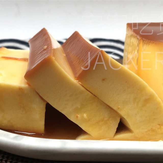 焦糖奶酪布丁，奶香味与焦糖味完美结合，每一口都能感受到醇厚奶香。