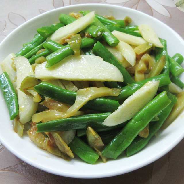 榨菜丝四季豆炒茭白