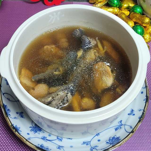 灵芝天麻炖鸡脚瘦肉汤