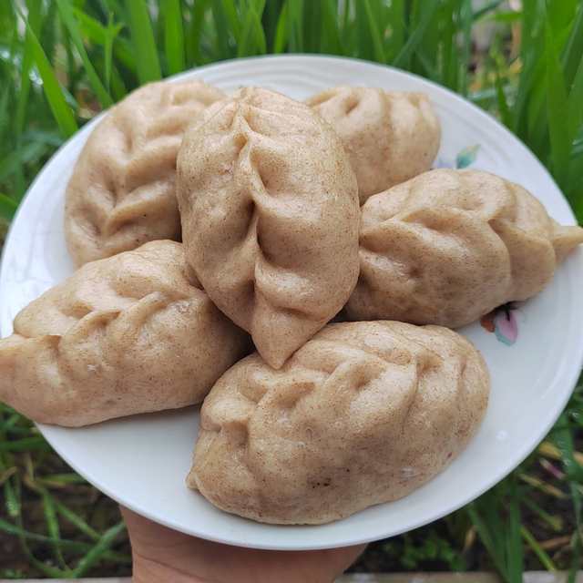 Whole wheat jujube paste buns