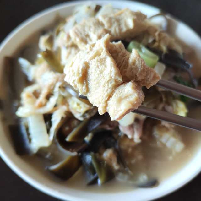 白菜肉片竹荪海带炖冰豆腐