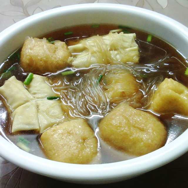 油豆腐肉面结粉丝汤