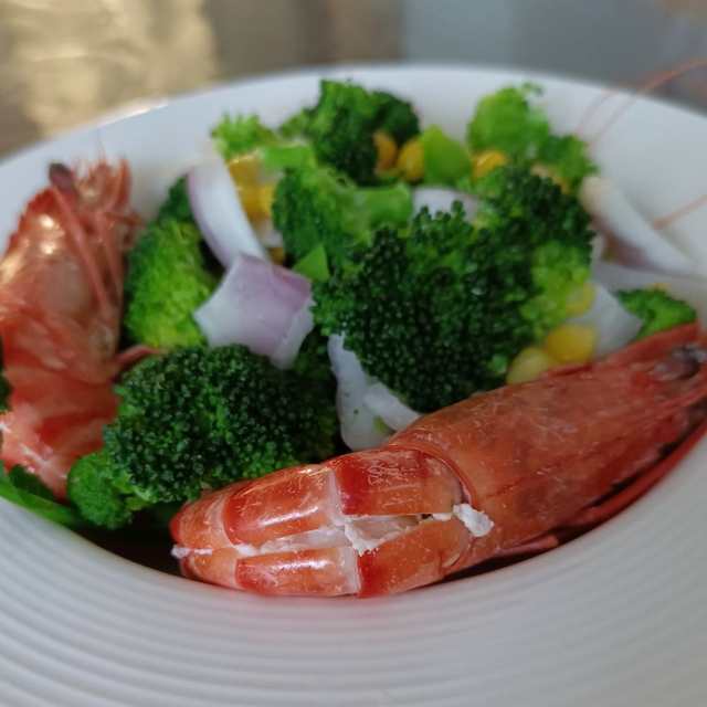 Corn, broccoli, black tiger shrimp salad