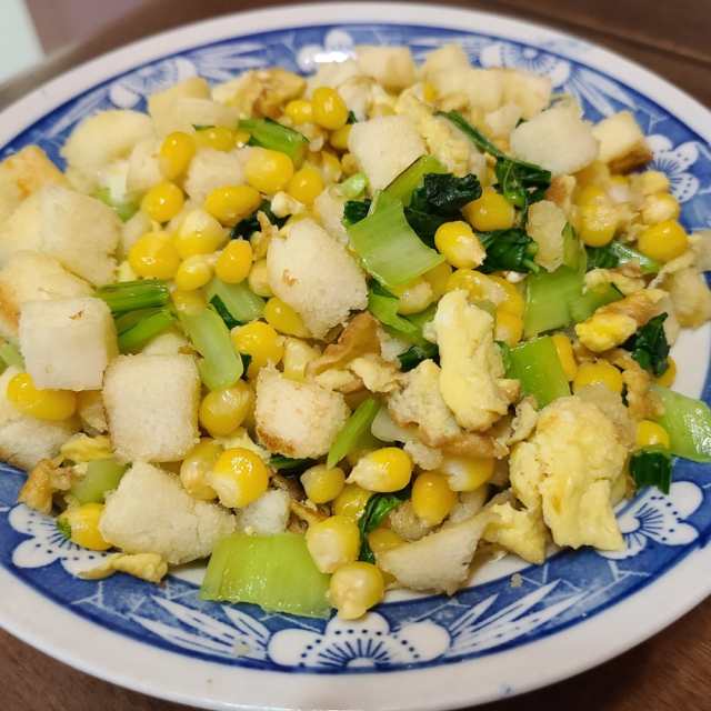 青菜玉米粒鸡蛋炒馍丁