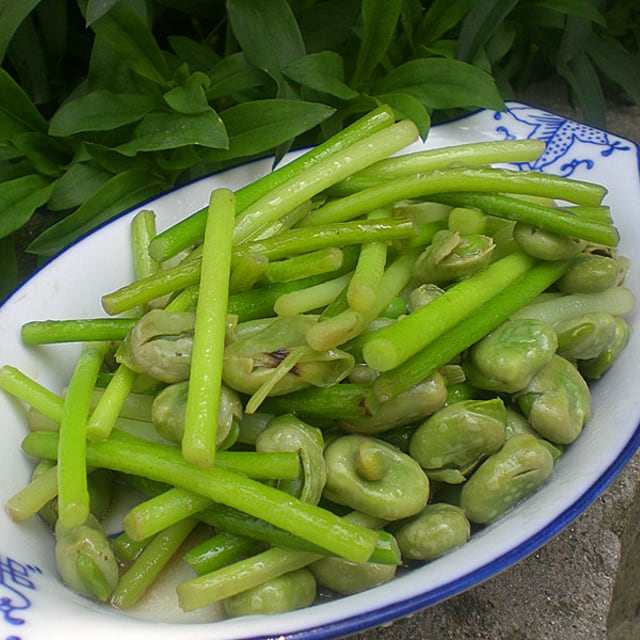 蒜薹烧蚕豆