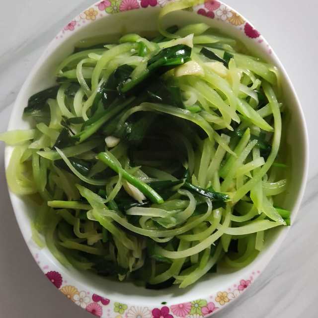 莴笋丝炒韭菜