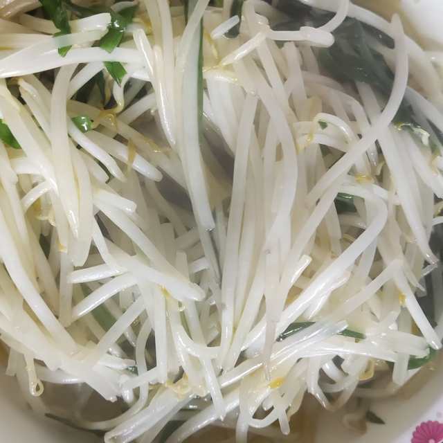 绿豆芽炒韭菜