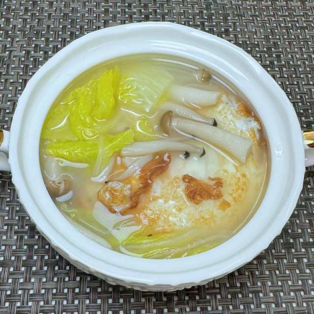 白菜海鲜菇鸡蛋汤