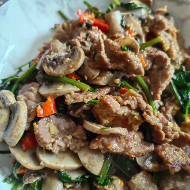 蘑菇炒牛肉