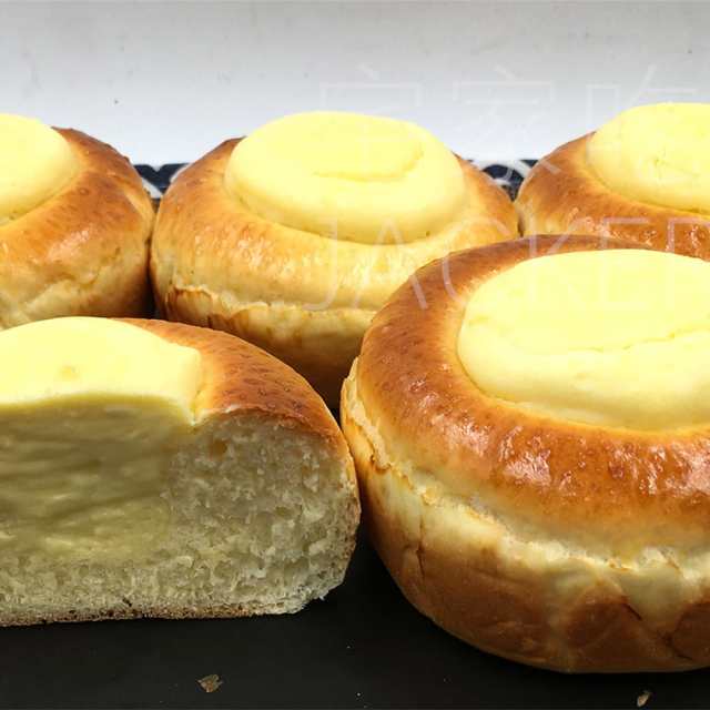 乳酪宝岛面包、乳酪的丝滑与面包的松软交织，让人回味。